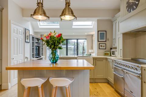 11 Acuba Road, London, SW18 4RA