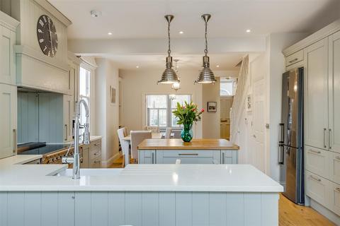 11 Acuba Road, London, SW18 4RA