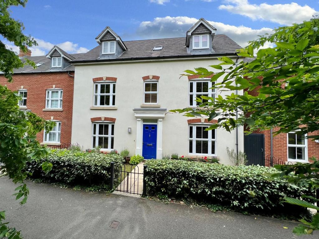 Bluebell Road, Kingsnorth, Ashford 5 bed detached house £550,000