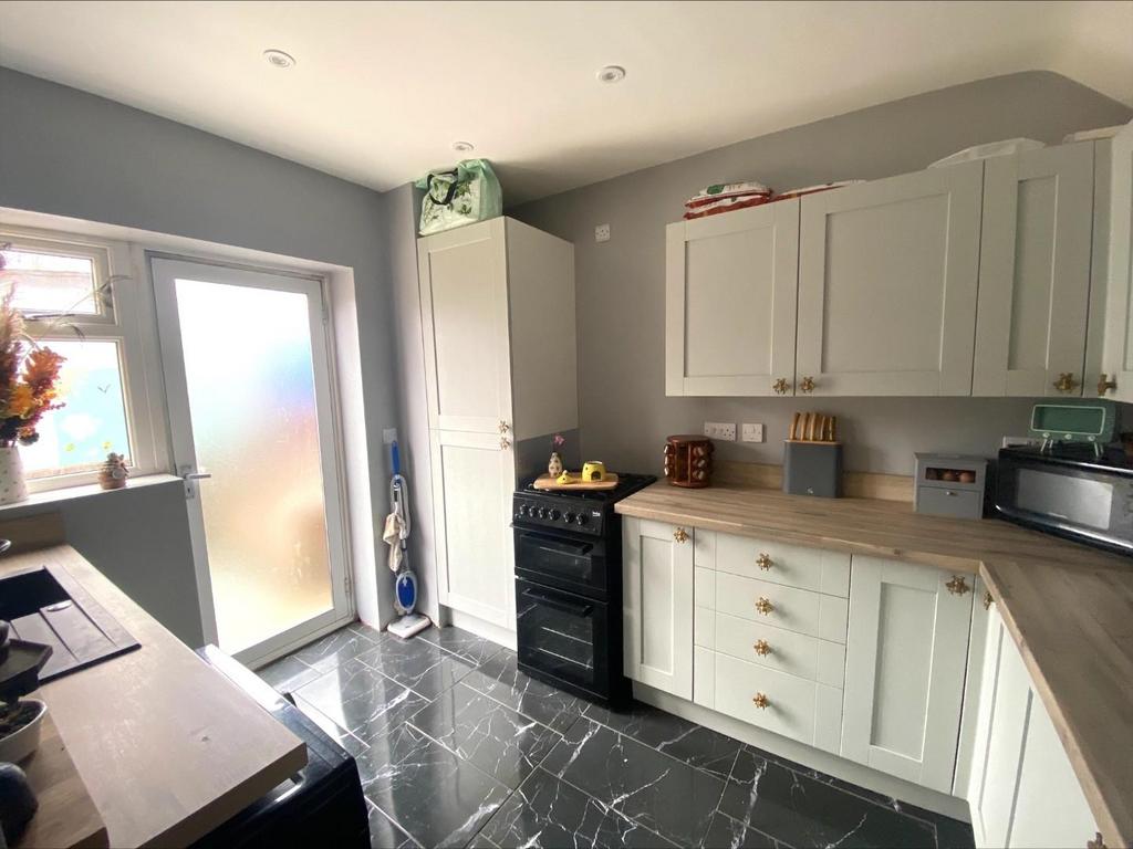 New kitchen 2.jpg