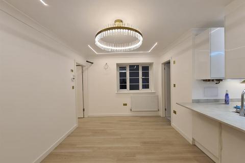 1 bedroom flat to rent - Cedra Court, Cazenove Road, London