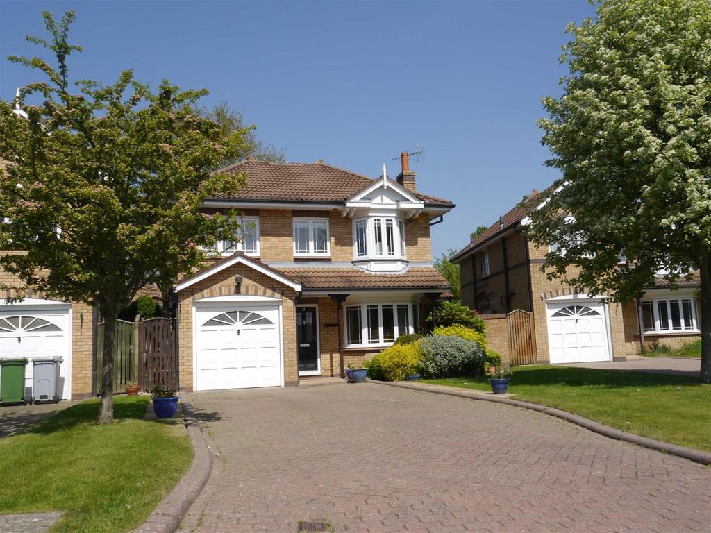 Sedgeford Close, WILMSLOW 4 bed detached house £2,750 pcm (£635 pw)