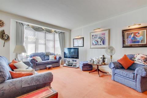 31 Minchenden Crescent, London, N14 7EJ