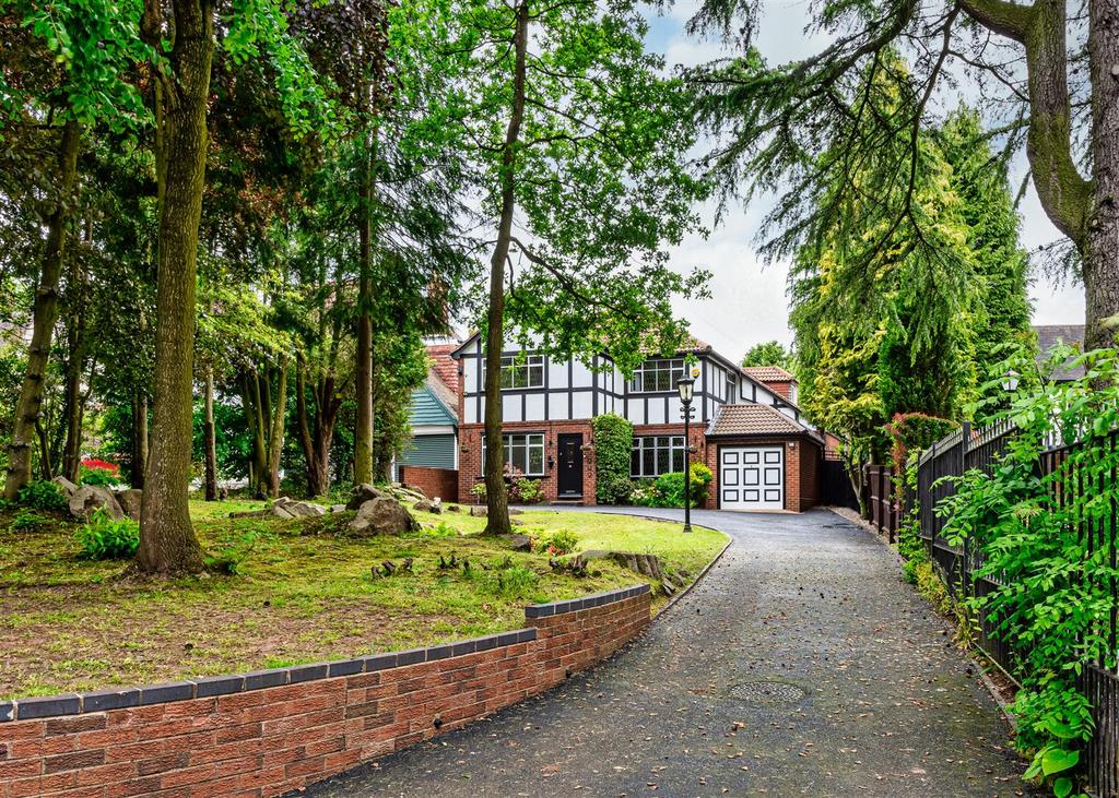 The Squirrels, Stourbridge Road... 5 bed detached house £850,000