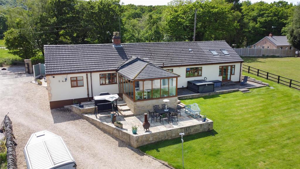 Hardwick Wood, Wingerworth, Chesterfield 4 bed detached bungalow £