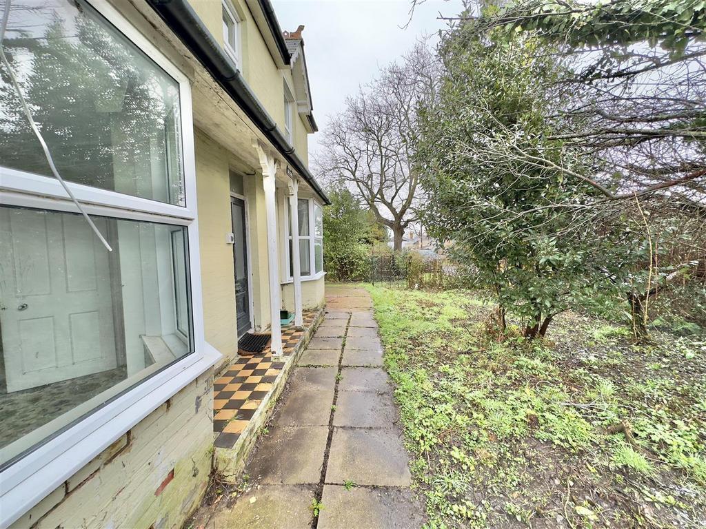 Norton Green, Isle of Wight 4 bed detached house for sale £459,950
