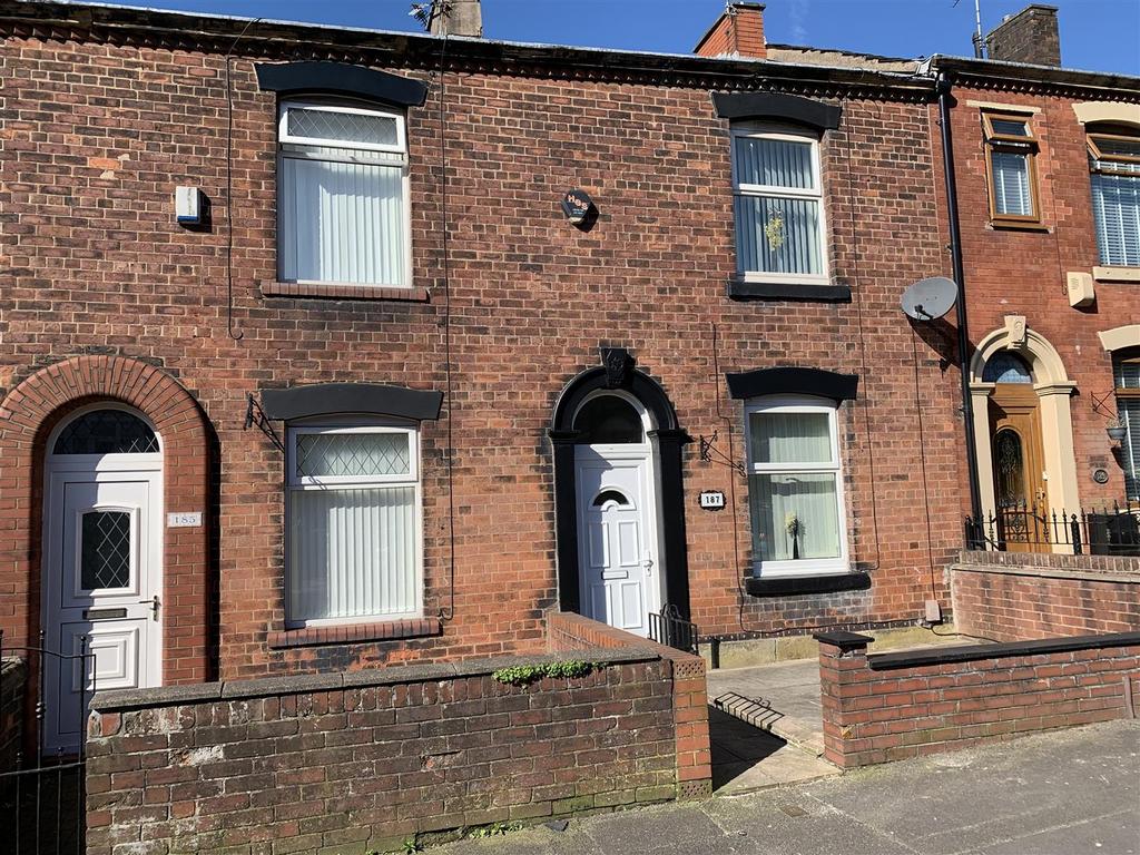 187 Stamford Road, Lees, Oldham 2 bed terraced house £750 pcm (£173 pw)