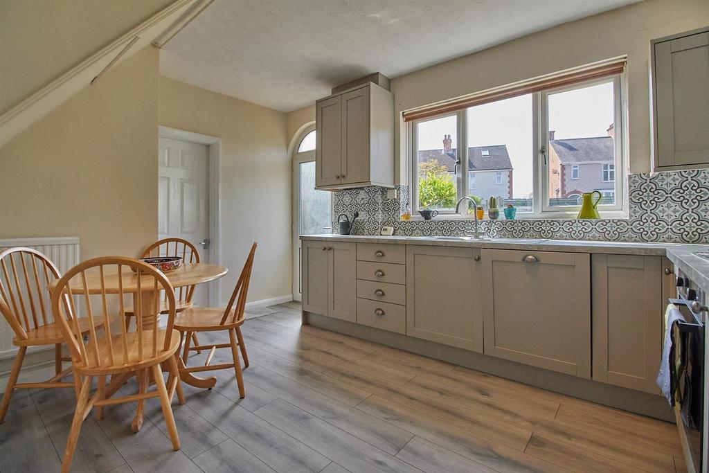 Lychgate Lane, Burbage 3 bed semidetached house for sale £250,000