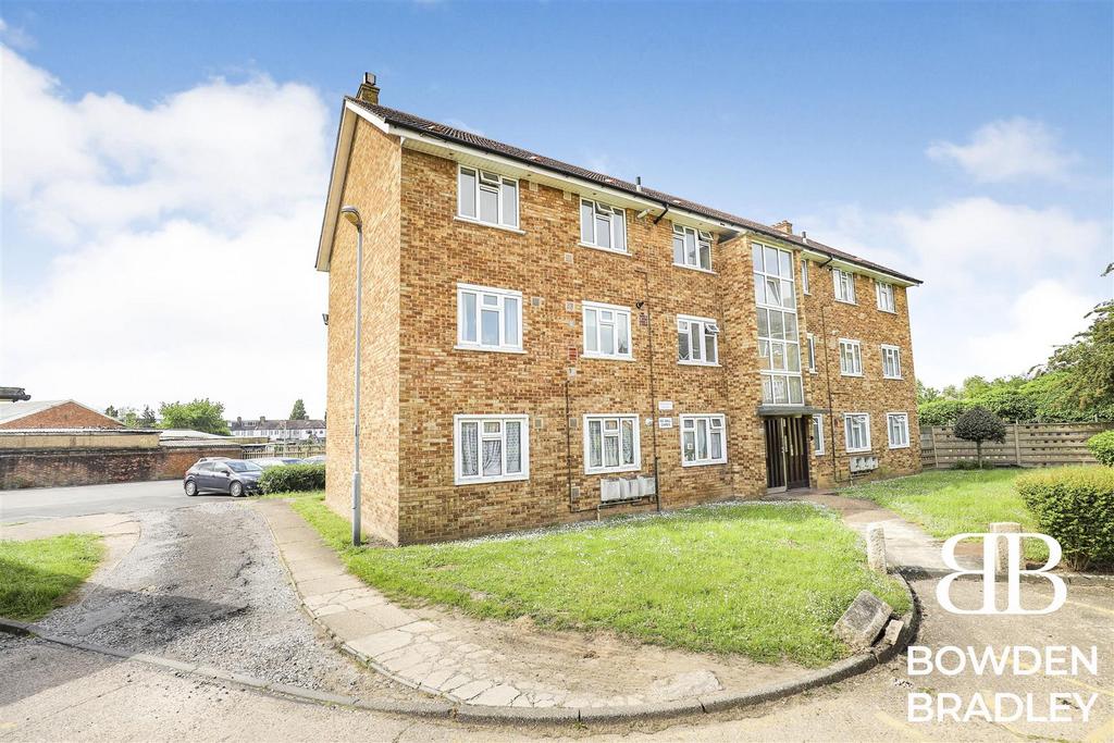 Tomswood Court, Mossford Lane, Barkingside 2 bed apartment for sale £
