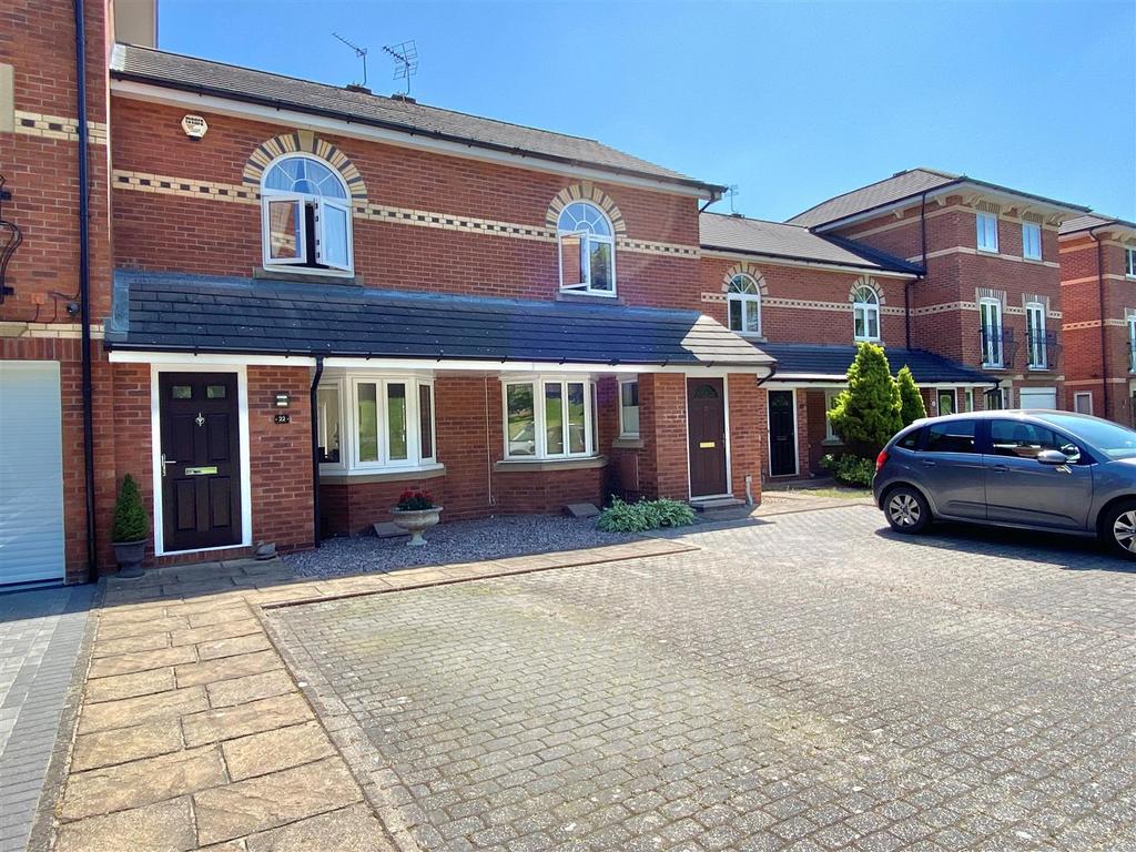 Pavilion Way, Macclesfield 3 bed mews £260,000