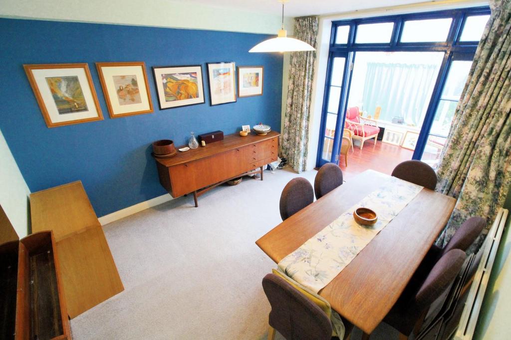 Lounge/ Diner