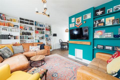 3 bedroom detached house for sale - Deacons Way, Hitchin