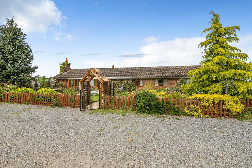 Girton NOTTINGHAMSHIRE 4 bed detached bungalow for sale - £850,000