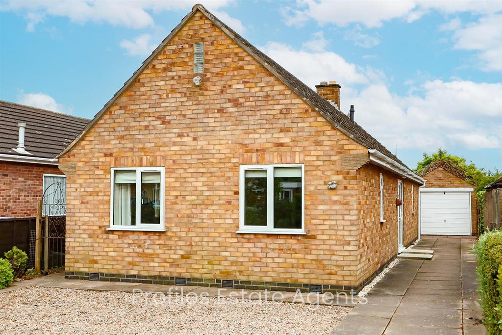Hays Lane, Hinckley 2 bed detached bungalow £950 pcm (£219 pw)