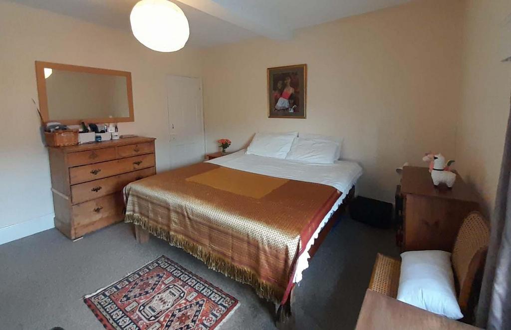 Main bed.jpg