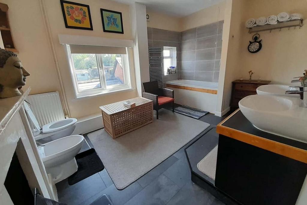 Upstairs bathroom 2 copy.jpg
