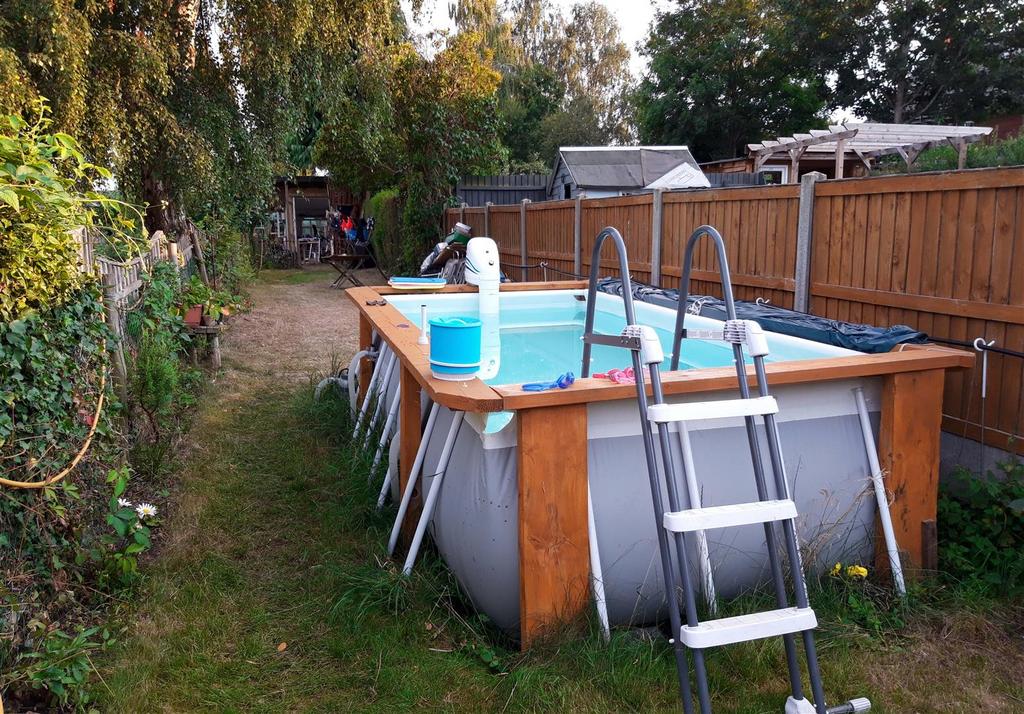 Pool 2.jpg