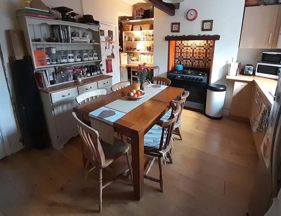 Kitchen 2.jpg