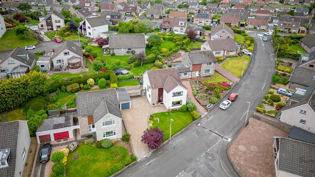 81 Scotland Drive, Dunfermline, KY12 7TW 5 bed detached house £350,000
