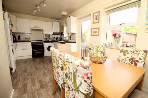 3 bedroom semi-detached house for sale - A stones throw from central Yatton