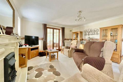 44 Cheyne Garth, Hornsea, HU18 1BF