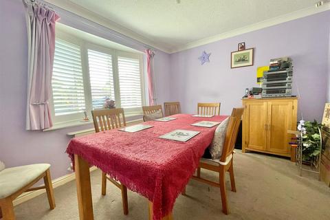 44 Cheyne Garth, Hornsea, HU18 1BF