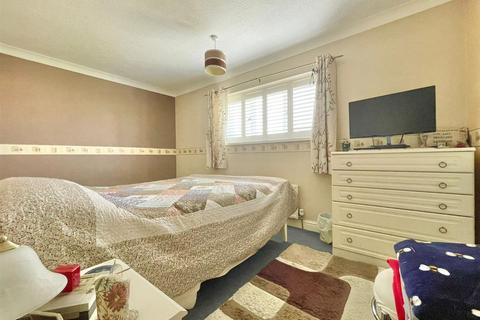 44 Cheyne Garth, Hornsea, HU18 1BF