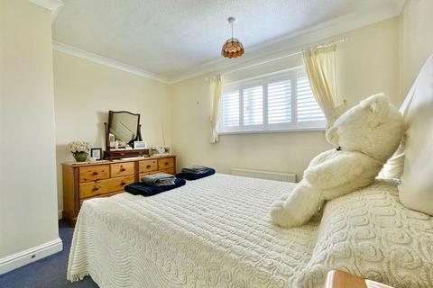 44 Cheyne Garth, Hornsea, HU18 1BF