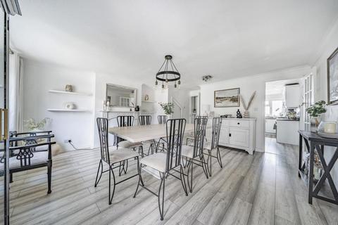 101 Colwell Drive, Witney, OX28 5NW