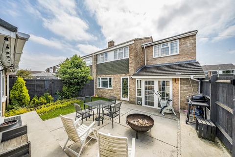 101 Colwell Drive, Witney, OX28 5NW