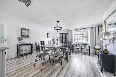 101 Colwell Drive, Witney, OX28 5NW