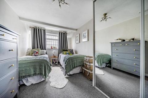 101 Colwell Drive, Witney, OX28 5NW