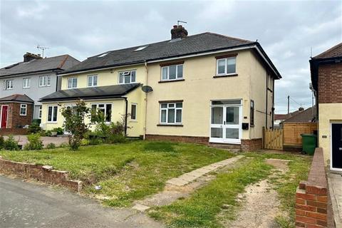 3 bedroom semi-detached house to rent, Challis Lane, Braintree, CM7