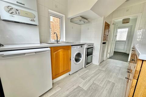 3 bedroom semi-detached house to rent, Challis Lane, Braintree, CM7