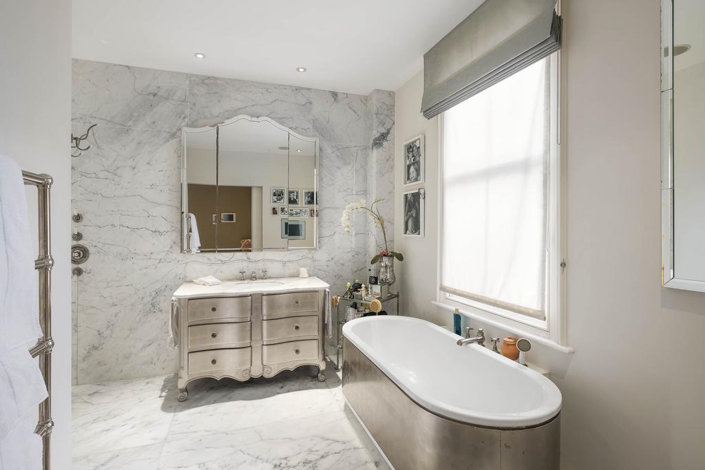 Principal Bathroom