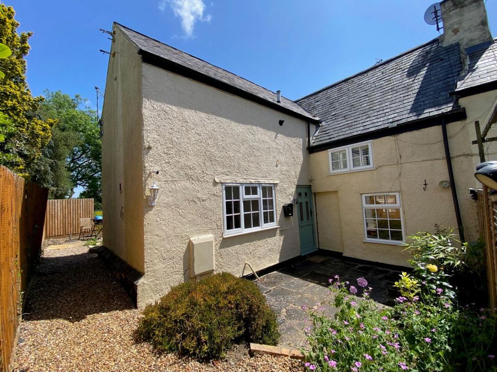 Old End, Piddington, Northampton NN7 2DF 3 bed semidetached house for