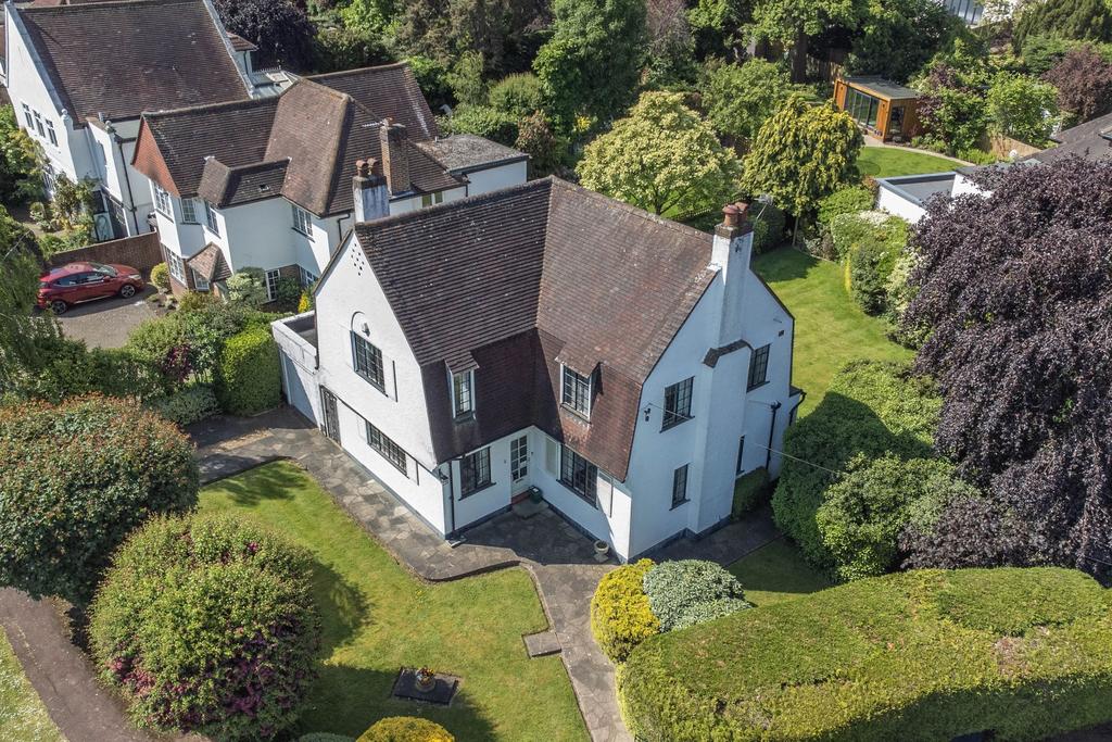 Westbury Avenue, Claygate, KT10 3 bed detached house for sale £1,250,000