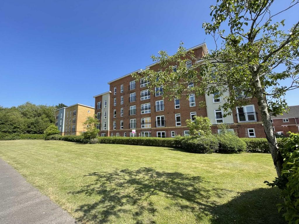 Little Hackets, Havant, Hampshire 2 bed flat £159,950