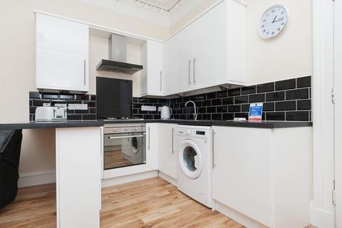 5 bedroom flat to rent, 1399L – Montpelier, Edinburgh, EH10 4NA