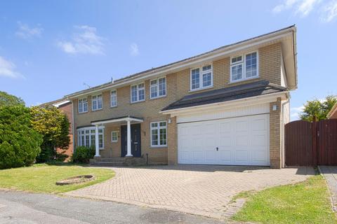 5 bedroom detached house to rent, Cannock Close, Maidenhead, SL6