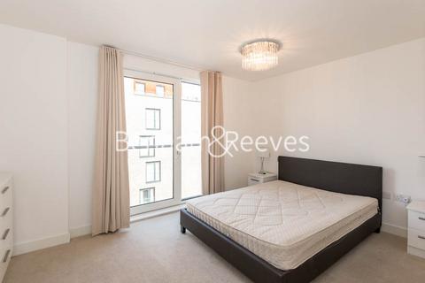 3 bedroom apartment to rent - Seafarer Way, London, SE16