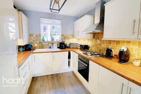 18 Valiant Way, London, E6 5XN