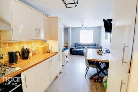 18 Valiant Way, London, E6 5XN