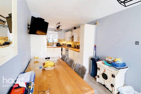 18 Valiant Way, London, E6 5XN