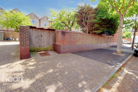 18 Valiant Way, London, E6 5XN