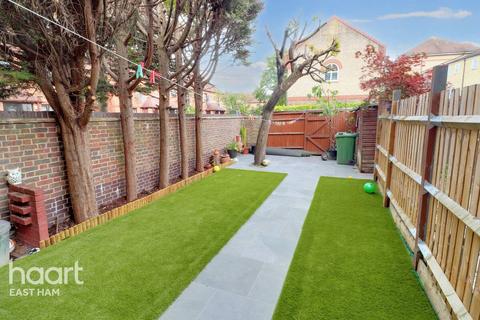 18 Valiant Way, London, E6 5XN