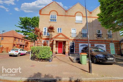 18 Valiant Way, London, E6 5XN