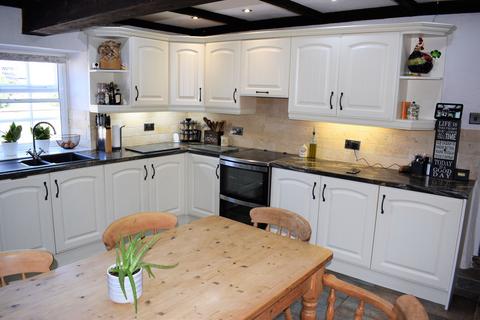 4 bedroom cottage for sale, High Street, Snitterby, DN21