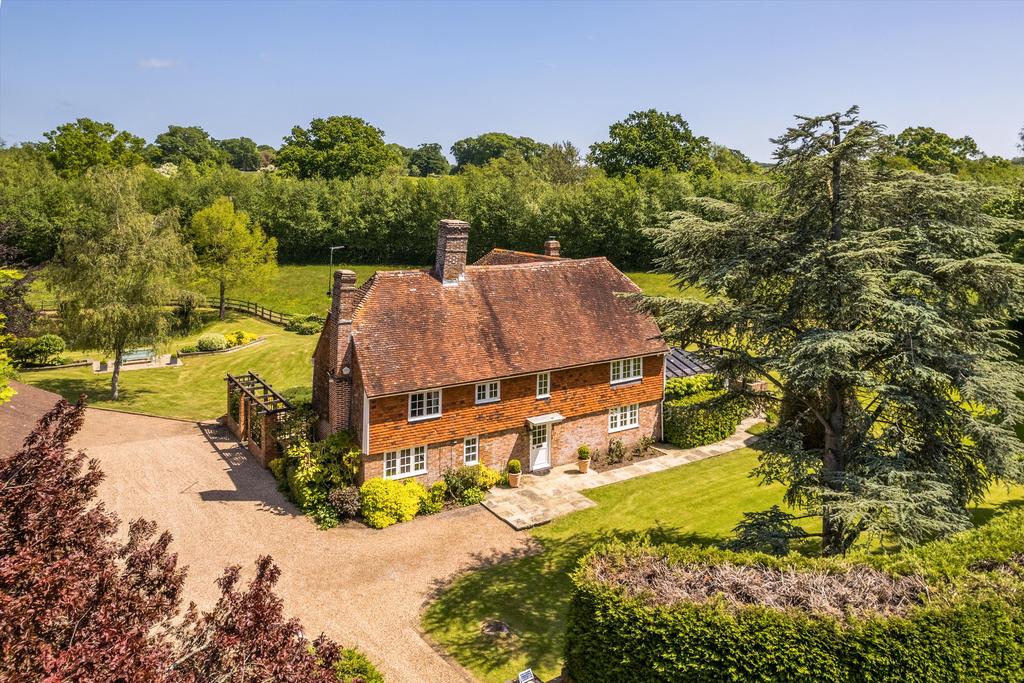 Cranbrook Road, Tenterden, Kent, TN30 5 bed detached house for sale £