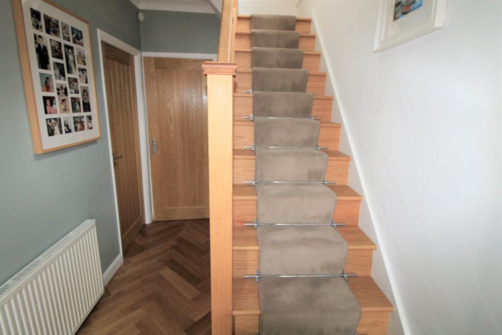 Humber Drive, Upminster RM14 4 bed semidetached house for sale £679,995